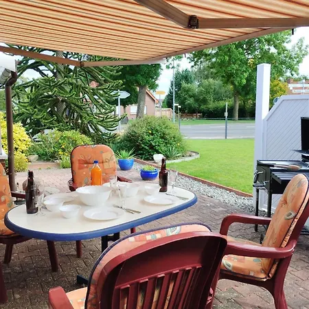 Gemuetliches Luetje Huske Mit Garten, 25666