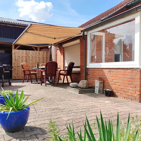 Gemuetliches Luetje Huske Mit Garten, 25666 *